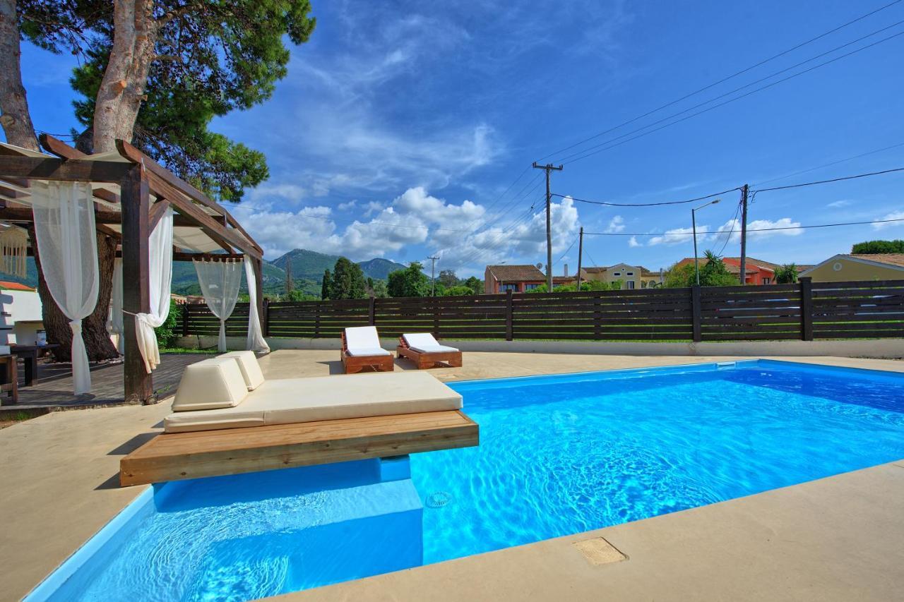 Beach Villa Christina By Posarellivillas Akharávi Eksteriør bilde